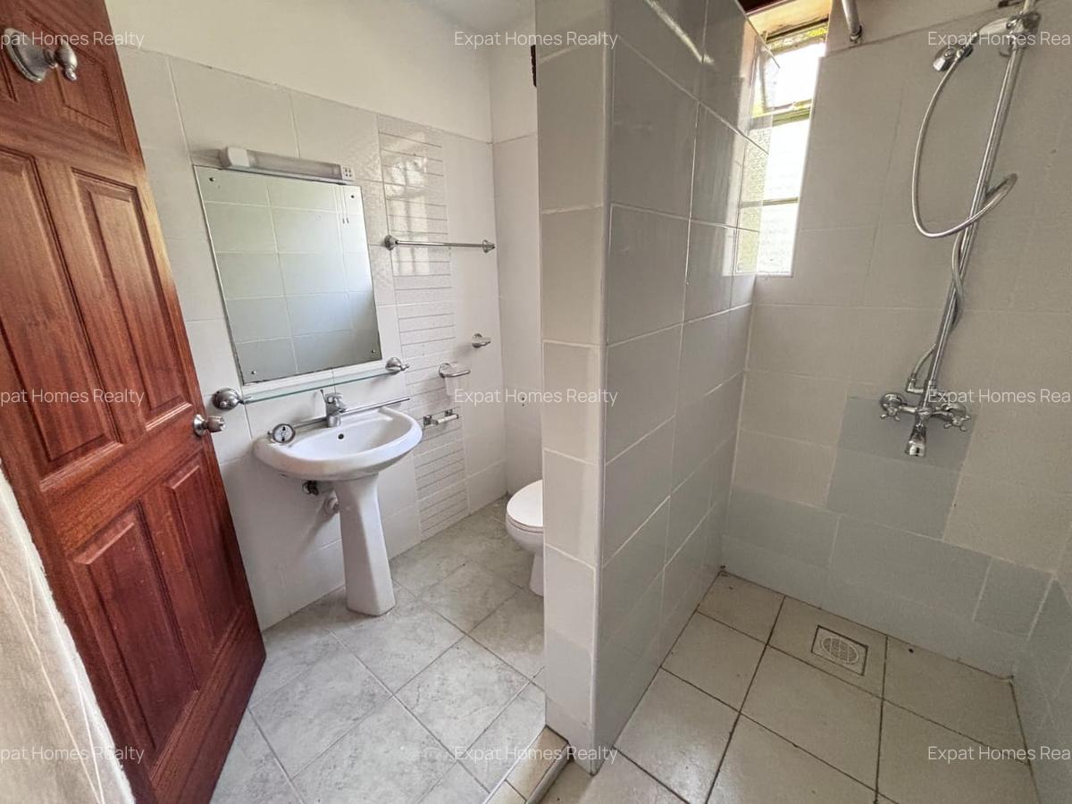 4 Bed Townhouse with En Suite in Lavington - 14