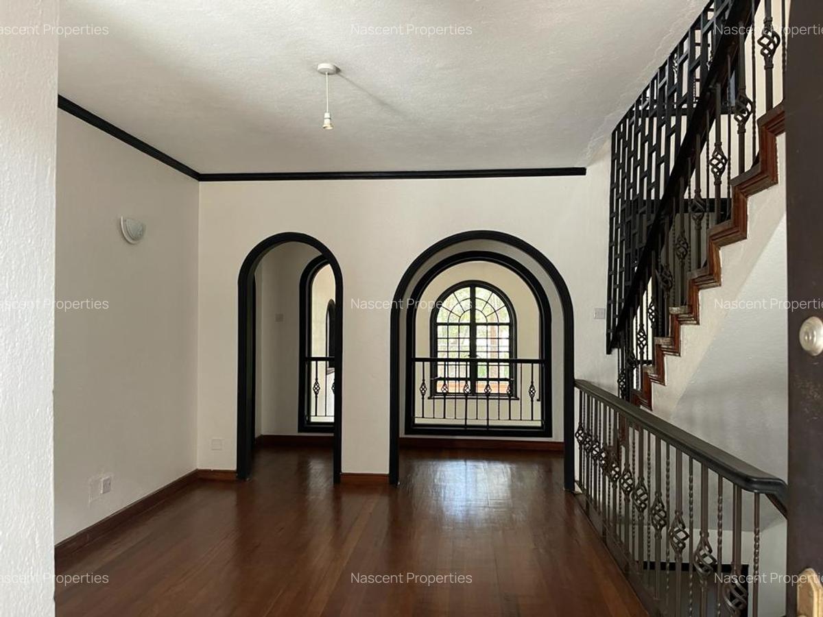 4 Bed House with En Suite in Riverside - 18