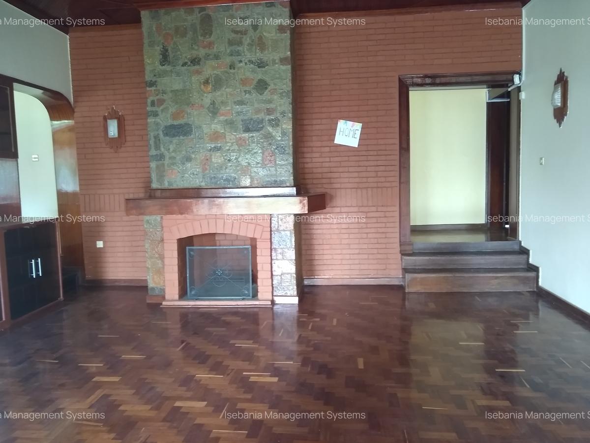 4 Bed House with En Suite at Rosslyn Road - 4