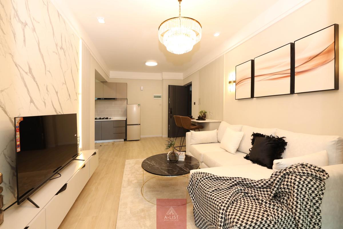 1 Bed Apartment with En Suite at Hatheru Road - 1