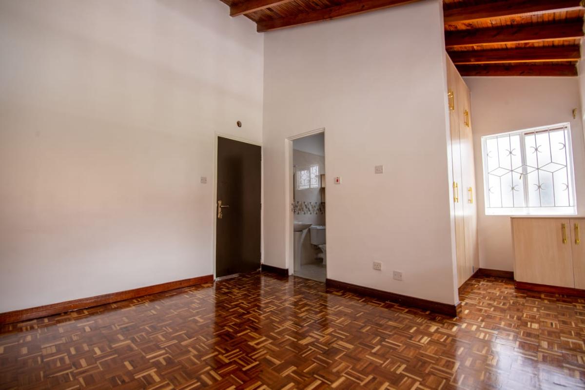 4 Bed Townhouse with En Suite in Lavington - 14