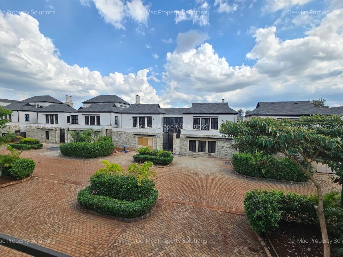 4 Bed House with En Suite in Runda - 1