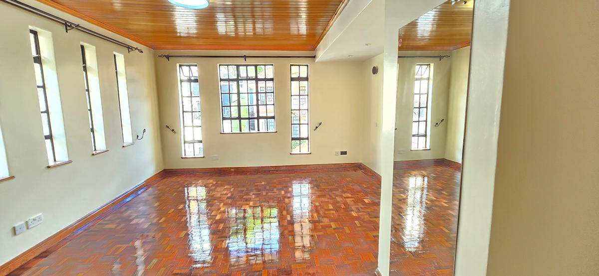 5 Bed Townhouse with En Suite at Lavington - 13