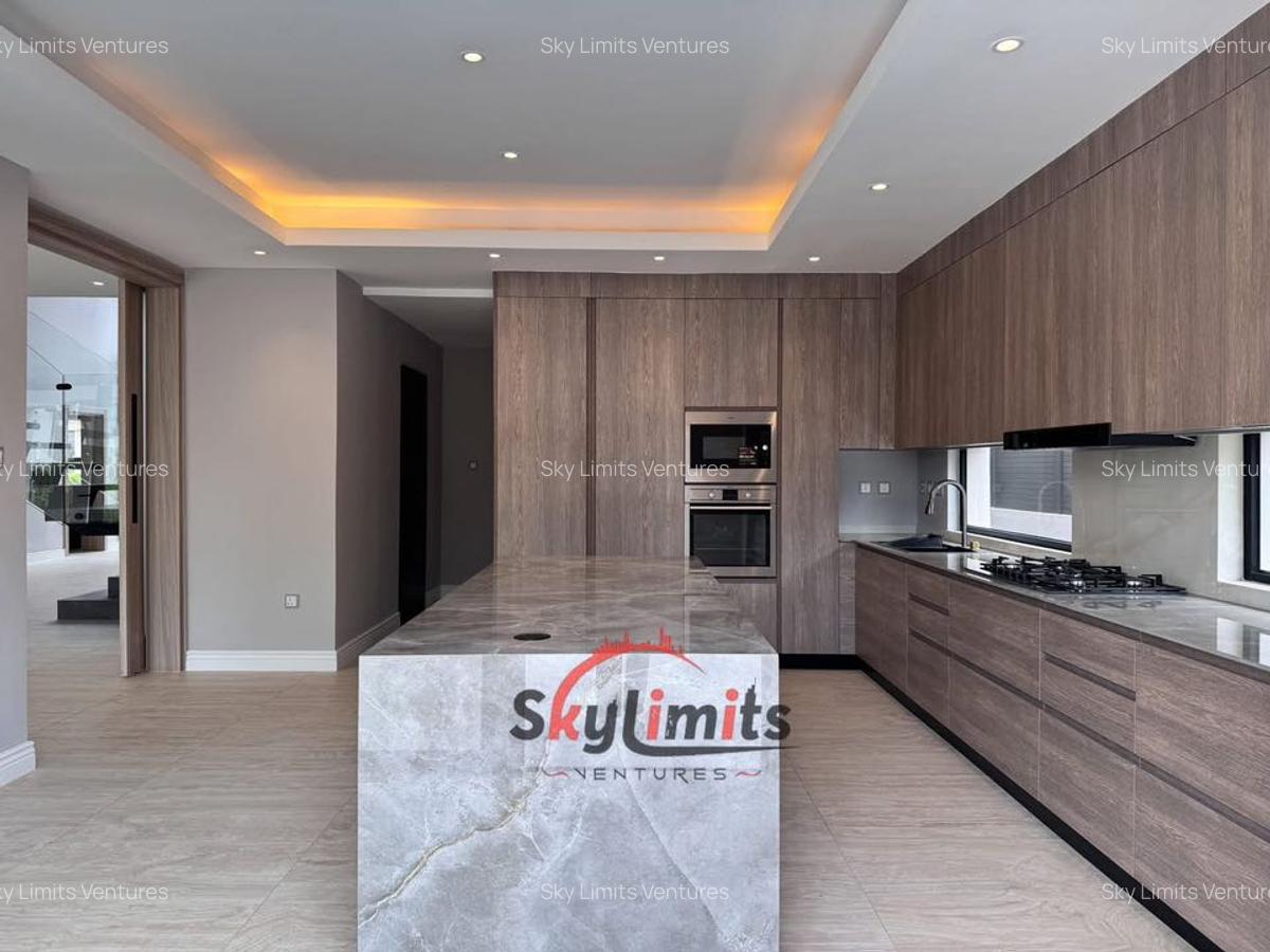 5 Bed Villa with En Suite in Runda - 5