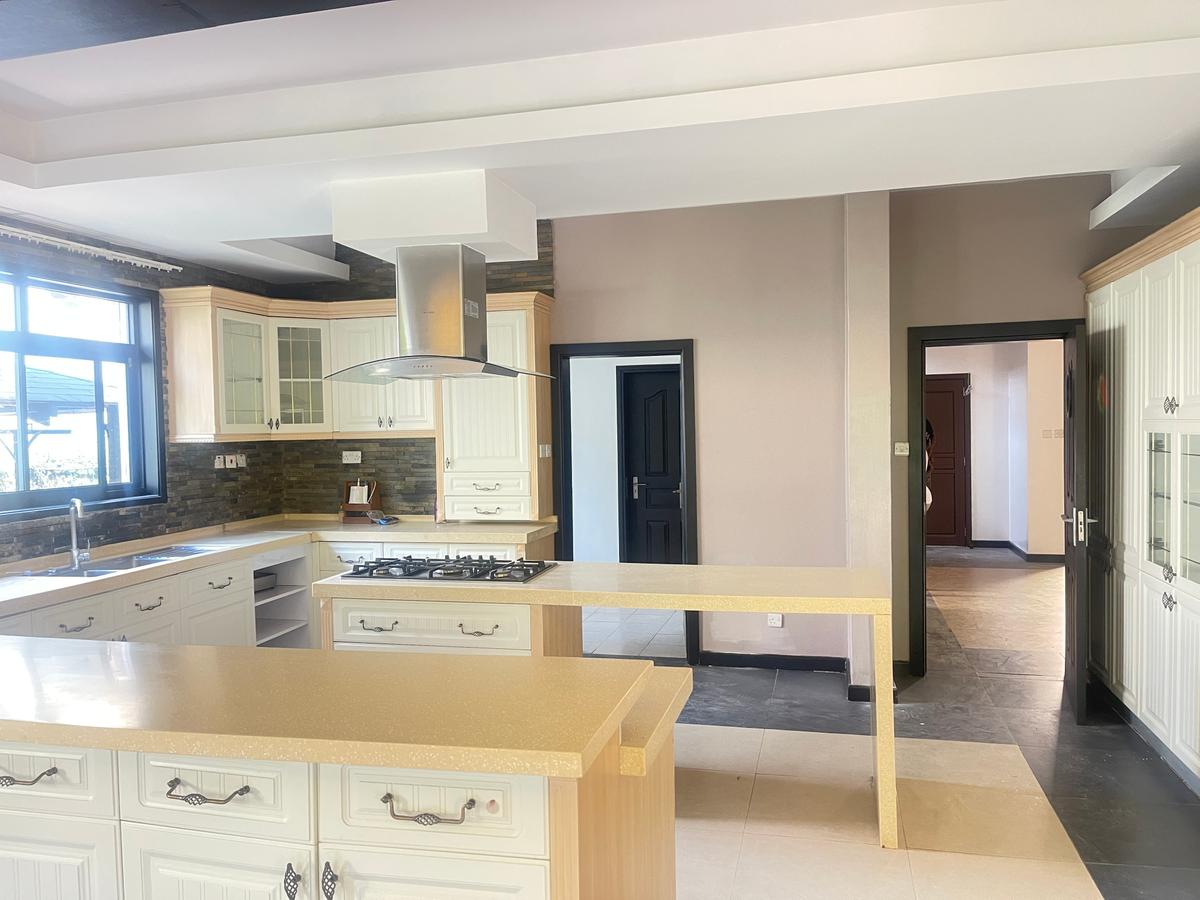5 Bed Townhouse with En Suite in Lavington - 7