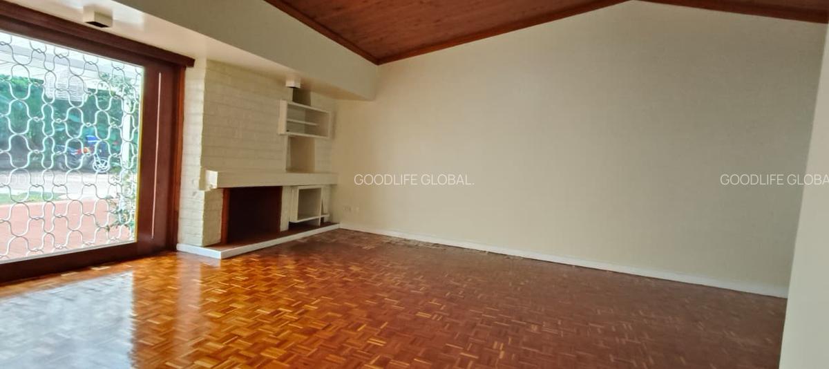 4 Bed House with En Suite at Rosslyn - 7
