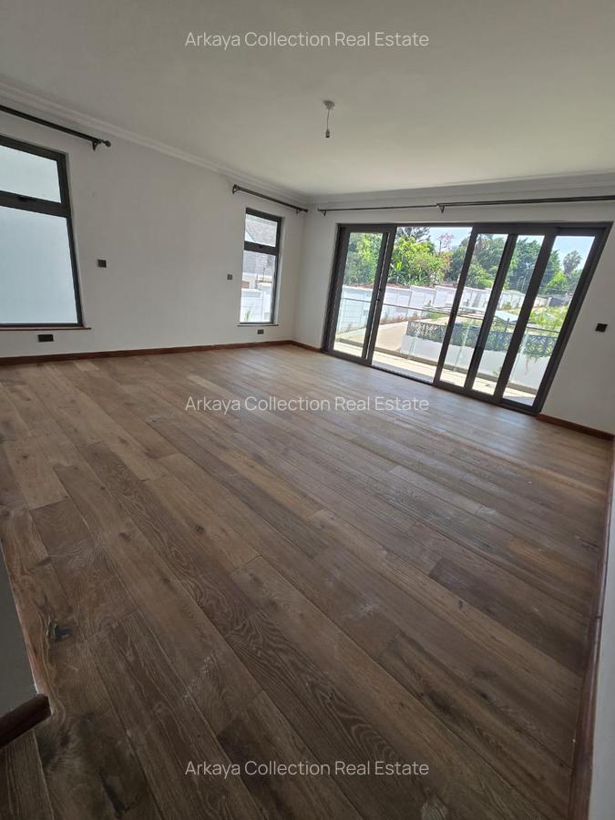 5 Bed Townhouse with En Suite in Lavington - 2