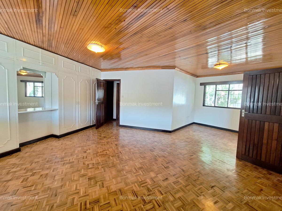 5 Bed House with En Suite at Whispers Avenue - 20