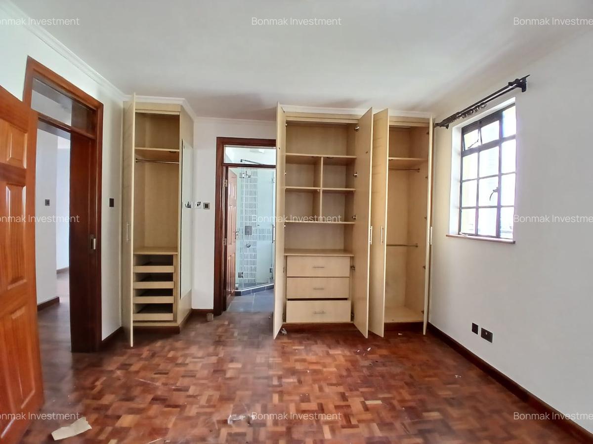 5 Bed Townhouse with En Suite at Lavington Green - 12