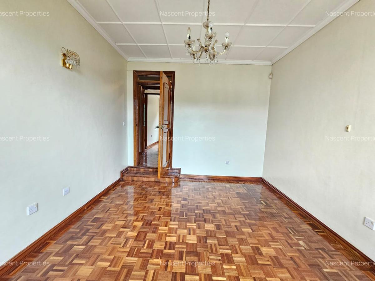 4 Bed House with En Suite at Evergreen - 19