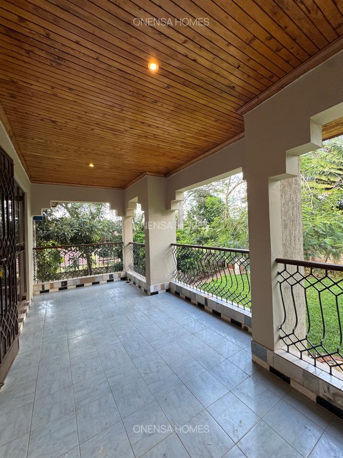 5 Bed House with En Suite in Runda - 17