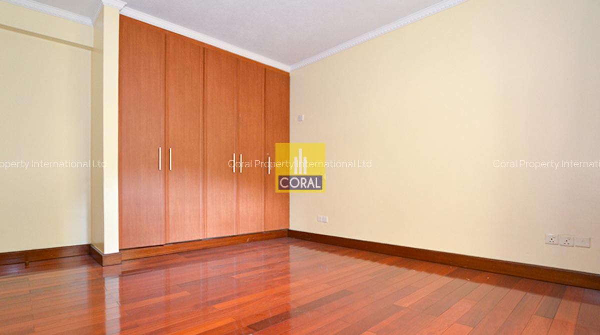 3 Bed Apartment in Riverside - 6