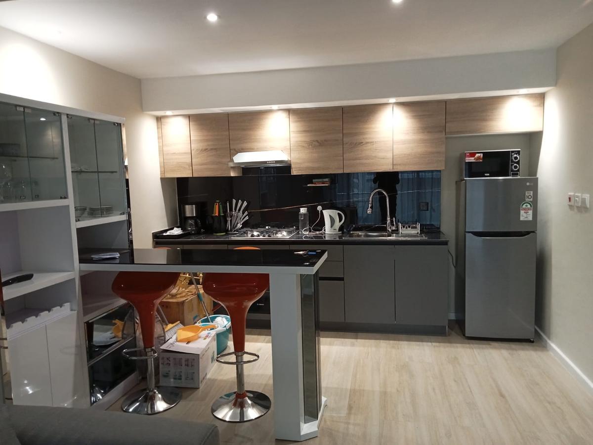 Serviced 1 Bed Apartment with En Suite in Riverside - 2