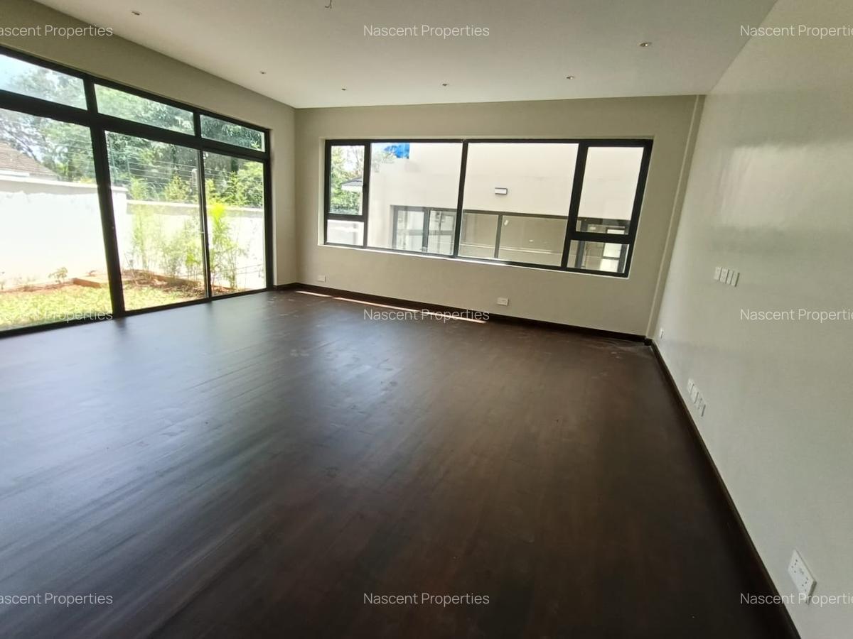 5 Bed Villa with En Suite in Lavington - 14