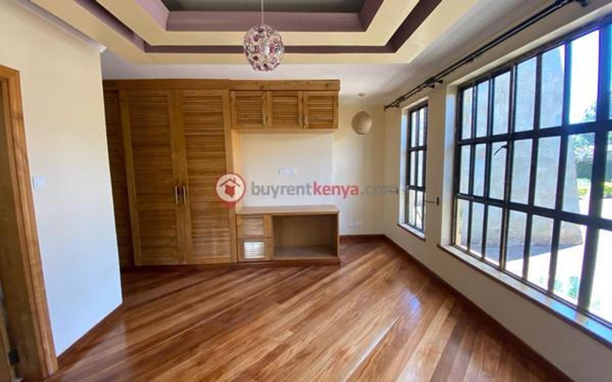 5 Bed House with En Suite at Nyari - 19