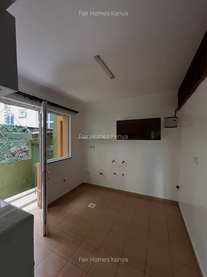4 Bed Townhouse with En Suite at Riverside Drive - 6
