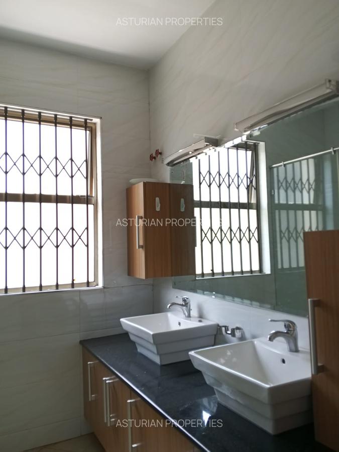 5 Bed Townhouse with En Suite in Lavington - 5
