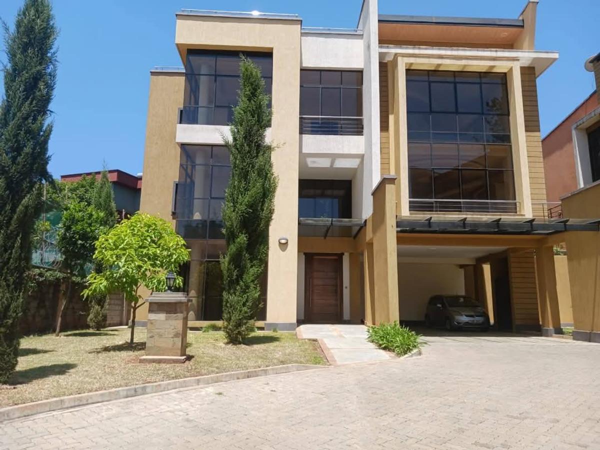 4 bed townhouse with en suite in lavington