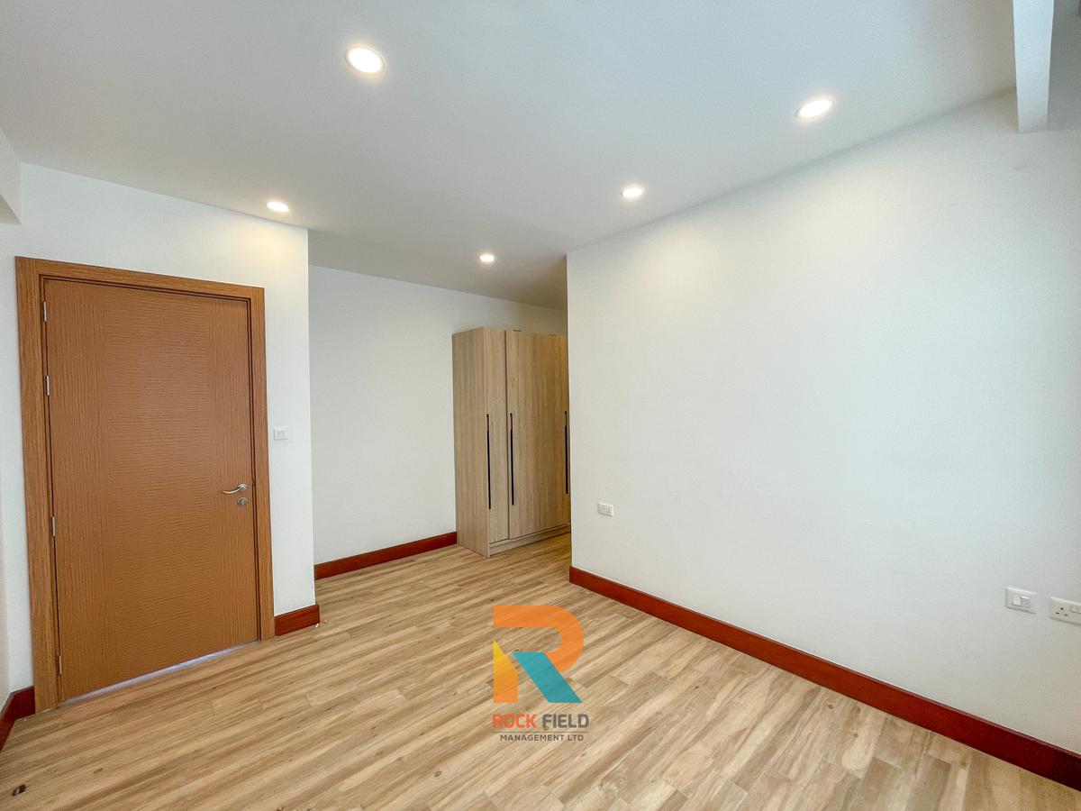 3 Bed Apartment with En Suite in Parklands - 10