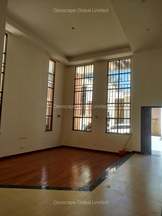 5 Bed Townhouse with En Suite in Lavington - 3