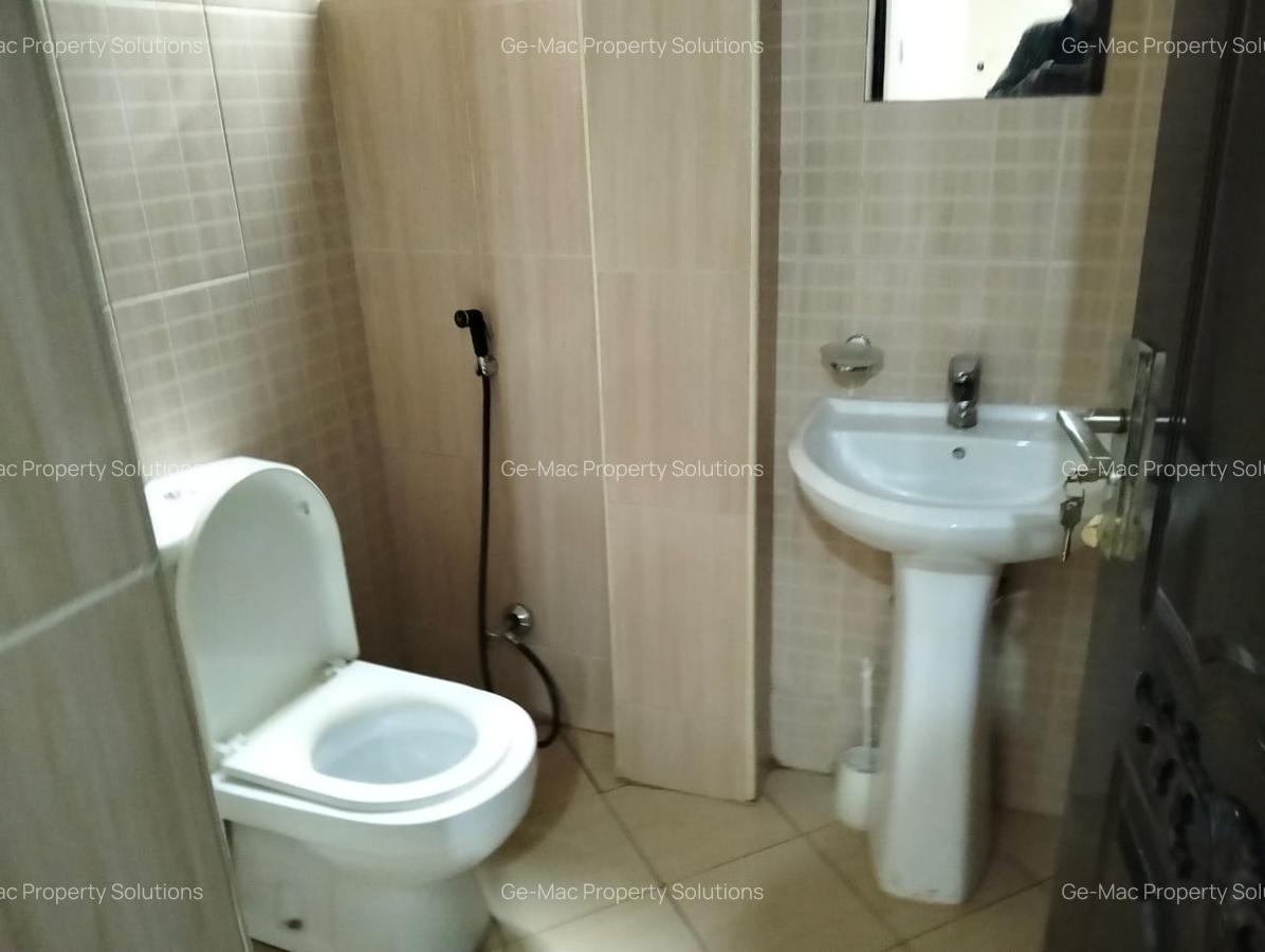 5 Bed House with En Suite in Lavington - 14