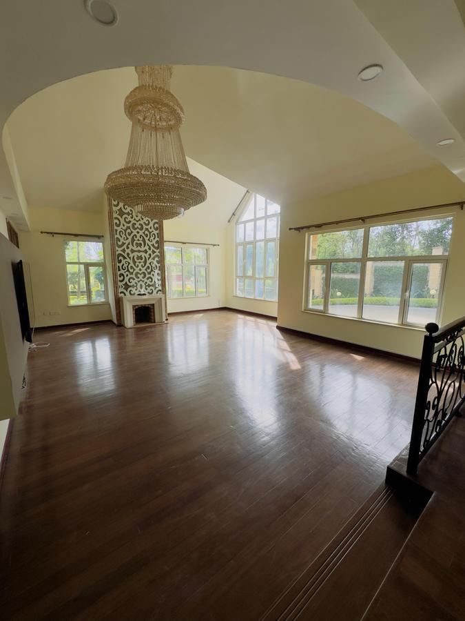 5 Bed House with En Suite at Mimosa Drive - 9