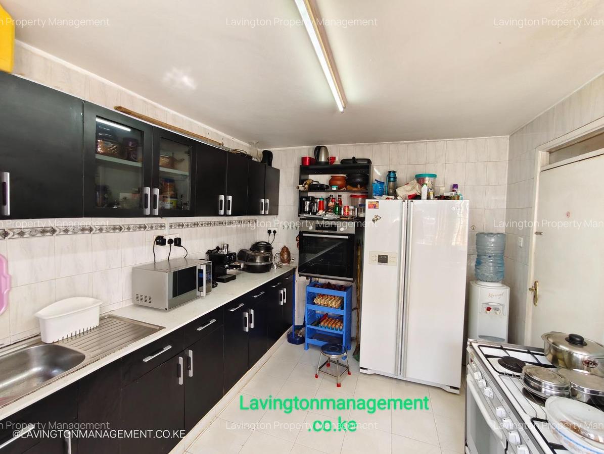 3 Bed Townhouse with En Suite at Lavington West Estate - 4