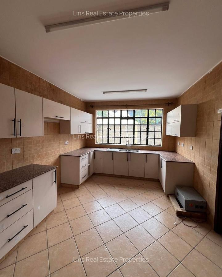 4 Bed Townhouse with En Suite in Lavington - 3