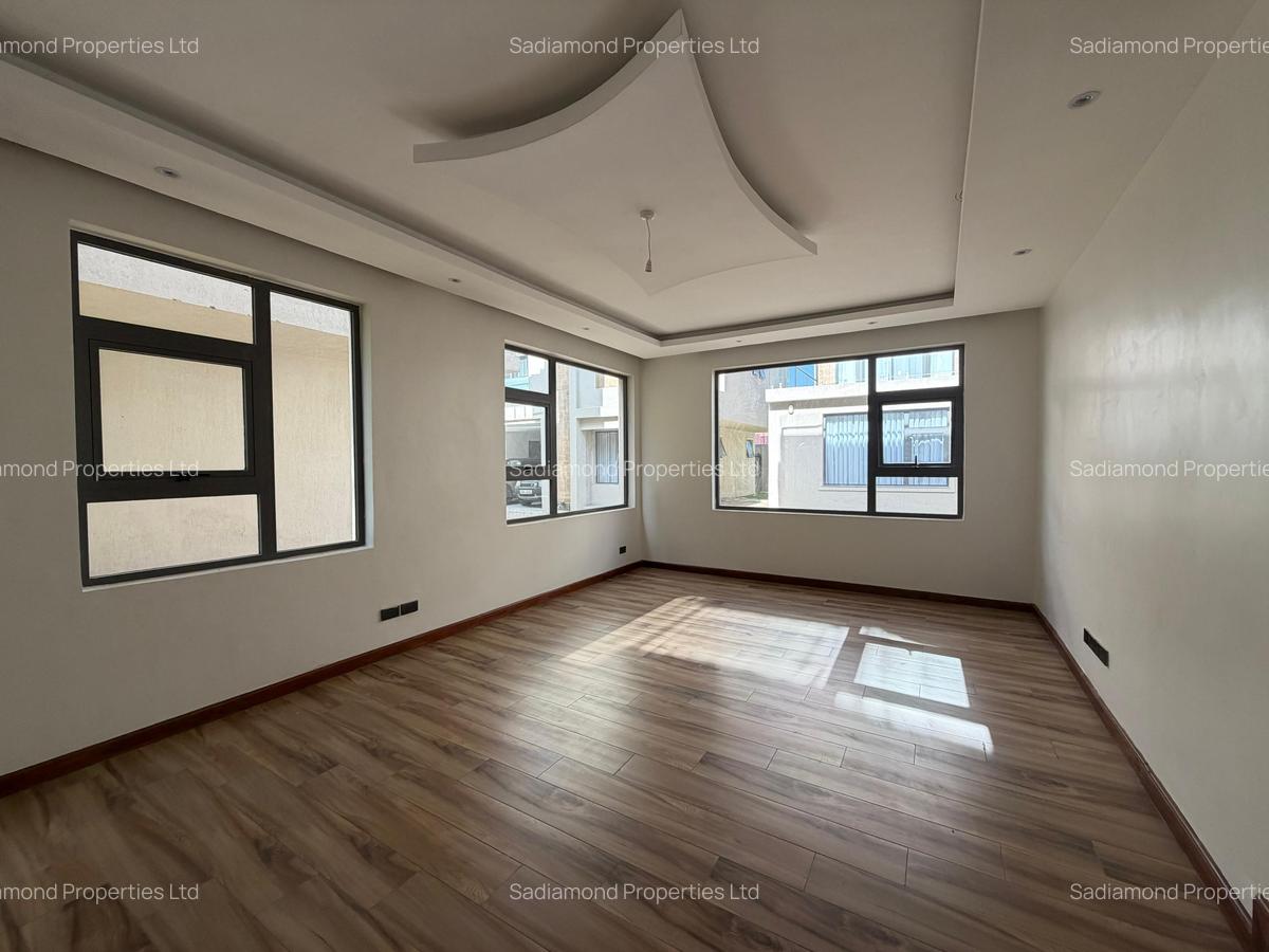 6 Bed Villa with En Suite in Lavington - 9