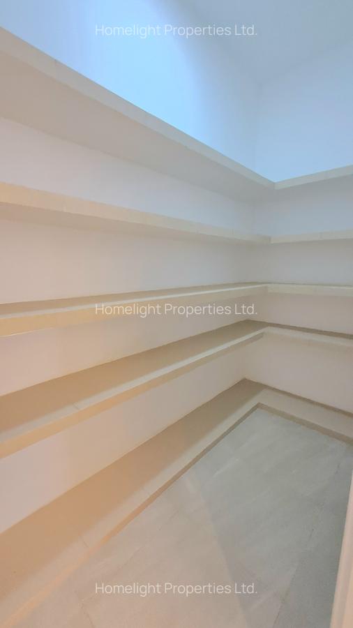 5 Bed Villa with En Suite at Lavington - 7