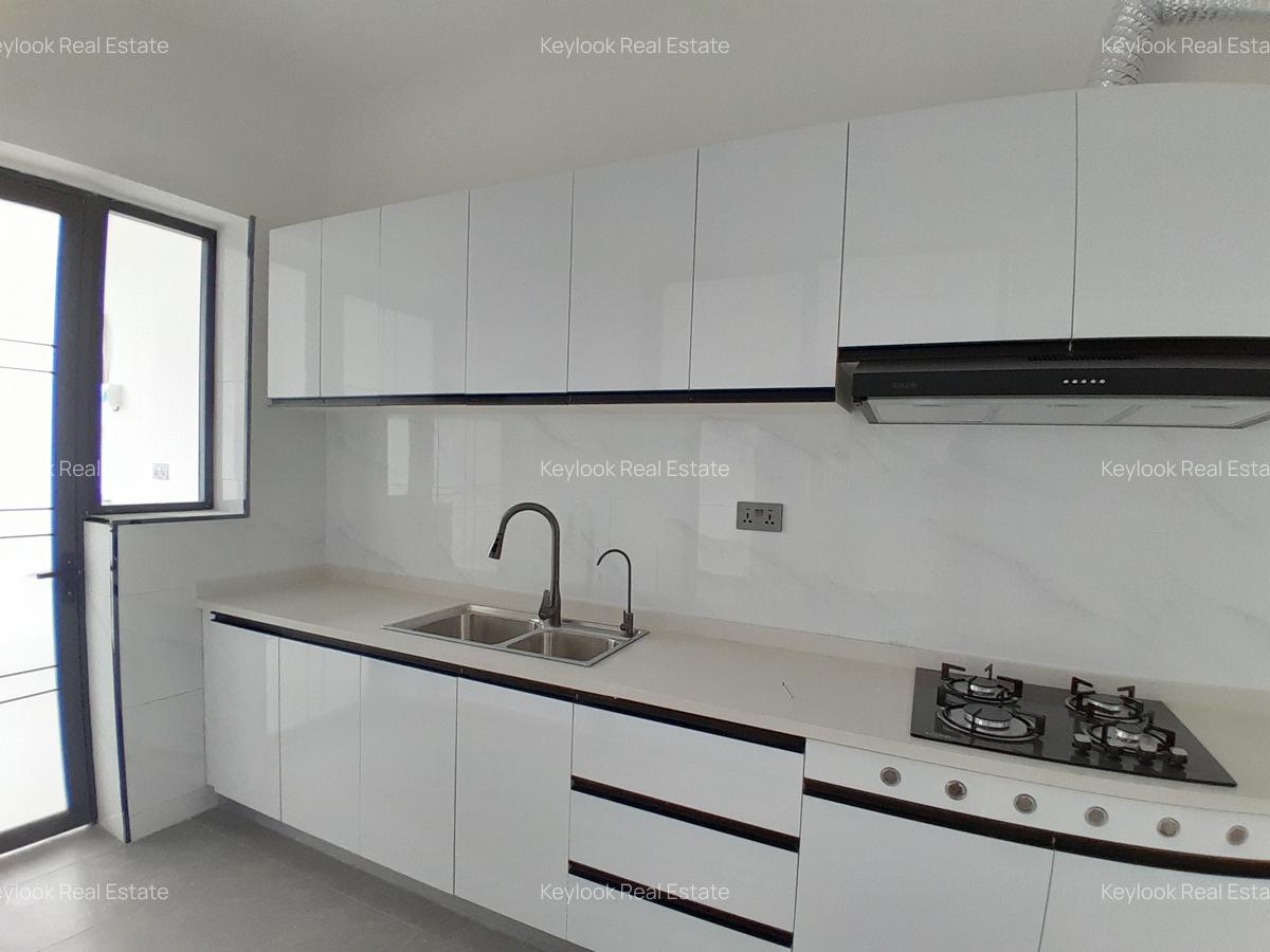 2 Bed Apartment with En Suite at Lavington Green - 10
