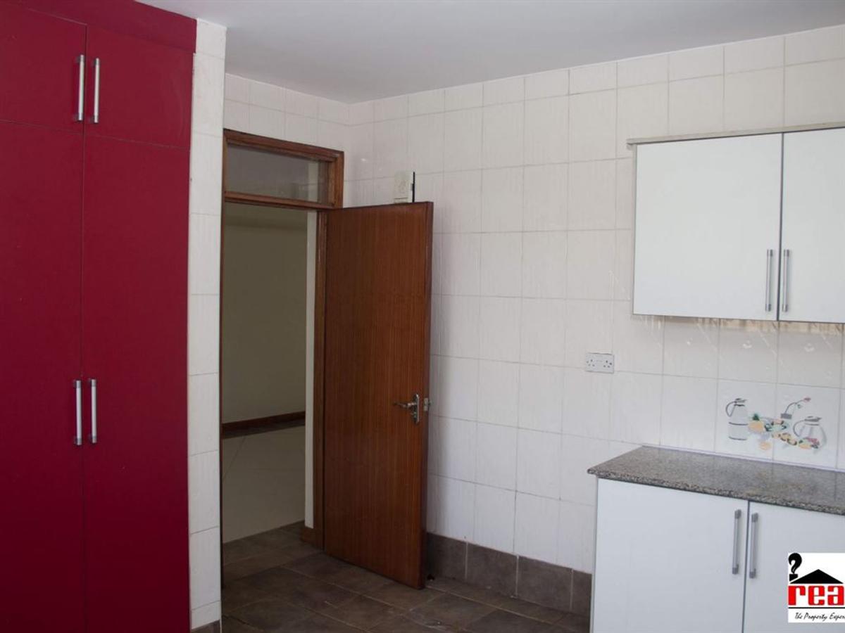 2 Bed Apartment with En Suite in Kilimani - 5