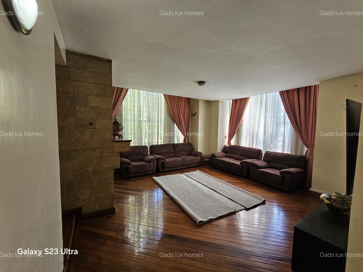 5 Bed Townhouse with En Suite at Lavington - 4