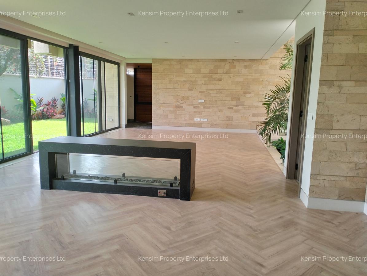 5 Bed Townhouse with En Suite in Brookside - 11