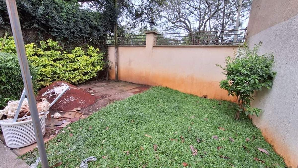 5 Bed Townhouse with En Suite at Lavington - 6