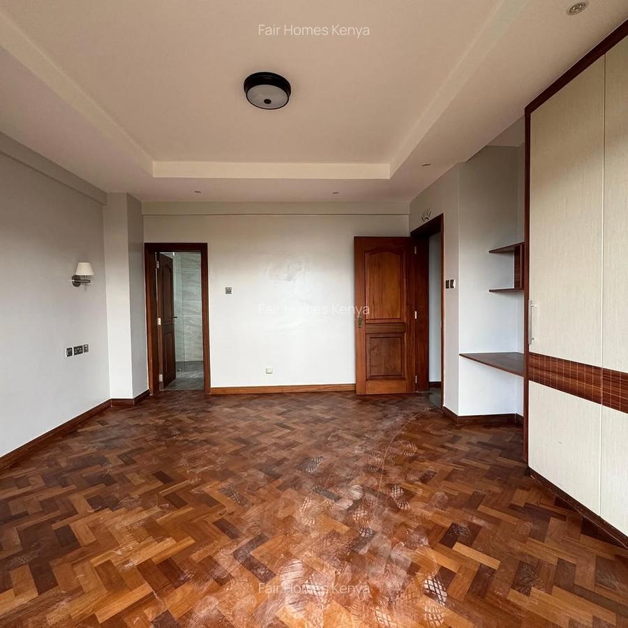 5 Bed Townhouse with En Suite at Riverside Drive - 16