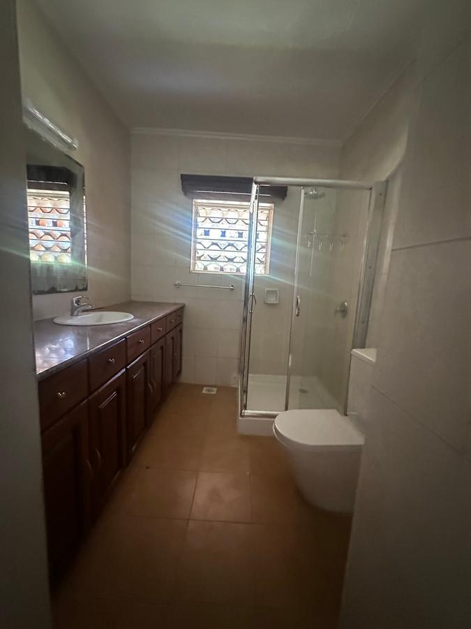 4 Bed Villa with En Suite in Runda - 13