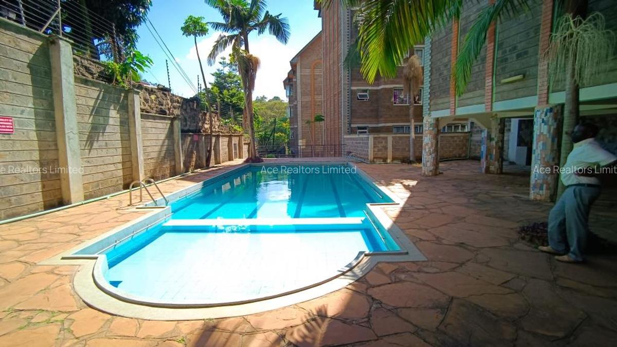 4 Bed Apartment with En Suite at Riverside Drive - 14