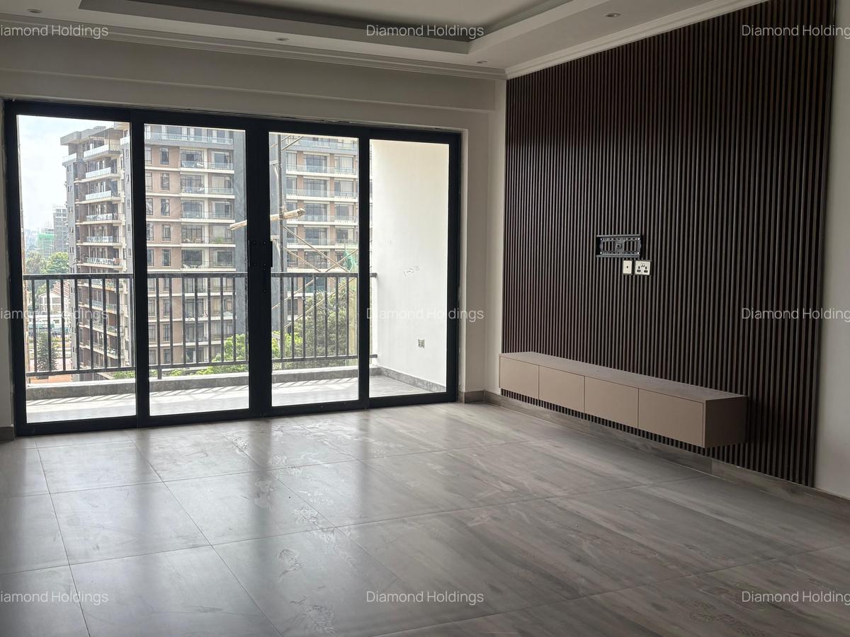 3 Bed Apartment with En Suite in Brookside - 2