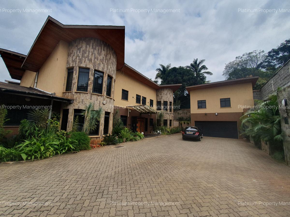 5 Bed Villa with En Suite in Kyuna - 1