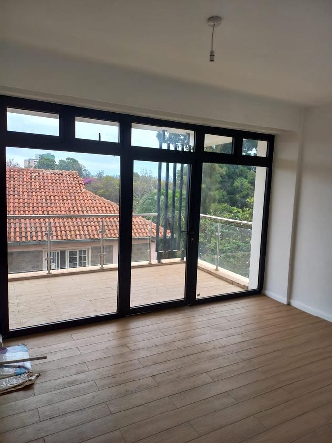 2 Bed Apartment with En Suite at Lavington - 8