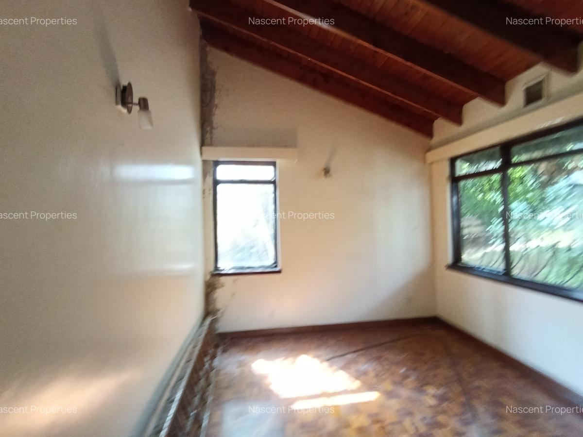 4 Bed House with En Suite in Runda - 10