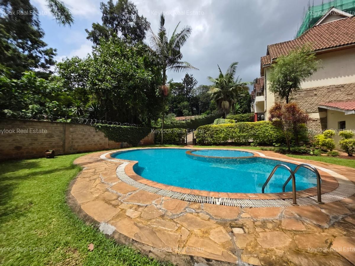 5 Bed Townhouse with En Suite at Lavington - 3