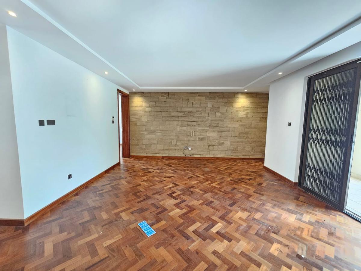 5 Bed Villa with En Suite in Lavington - 8