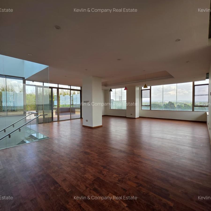 4 Bed Apartment with En Suite in Parklands - 20