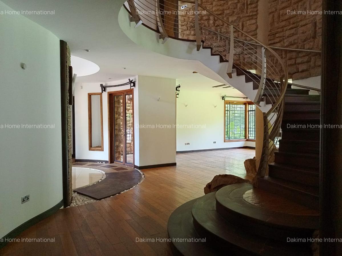 4 Bed Villa with En Suite in Lake View - 9