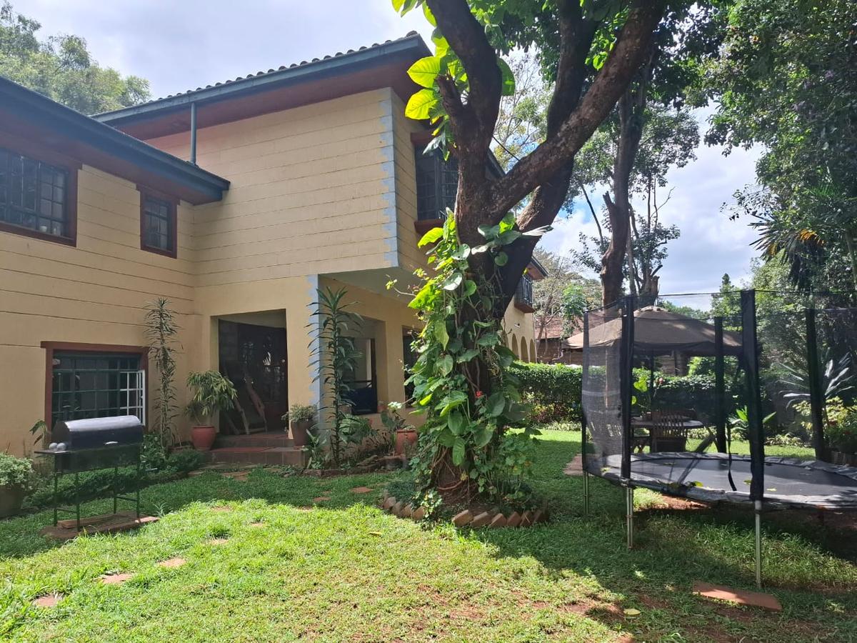 4 Bed House with En Suite in Lavington - 20