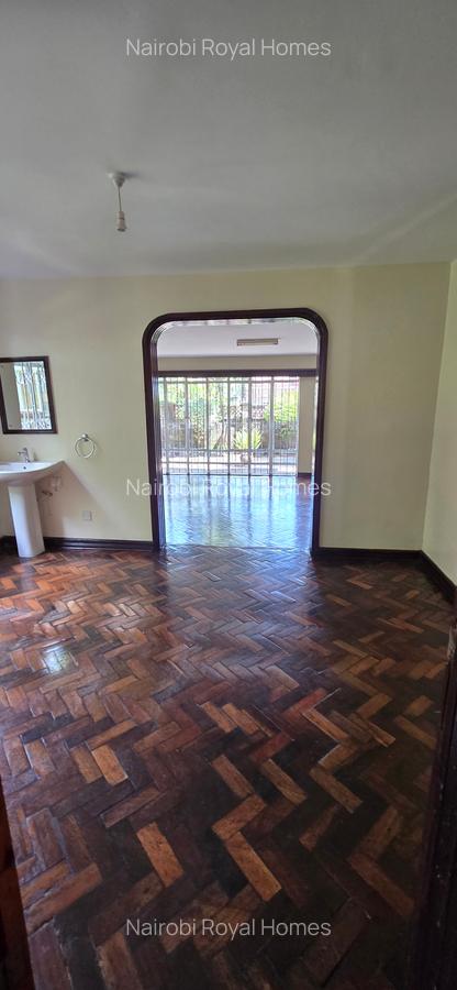 5 Bed Townhouse with En Suite at Lavington Green - 8