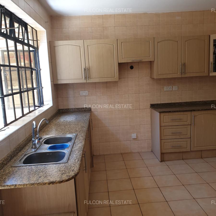 4 Bed Villa with En Suite in Lavington - 11