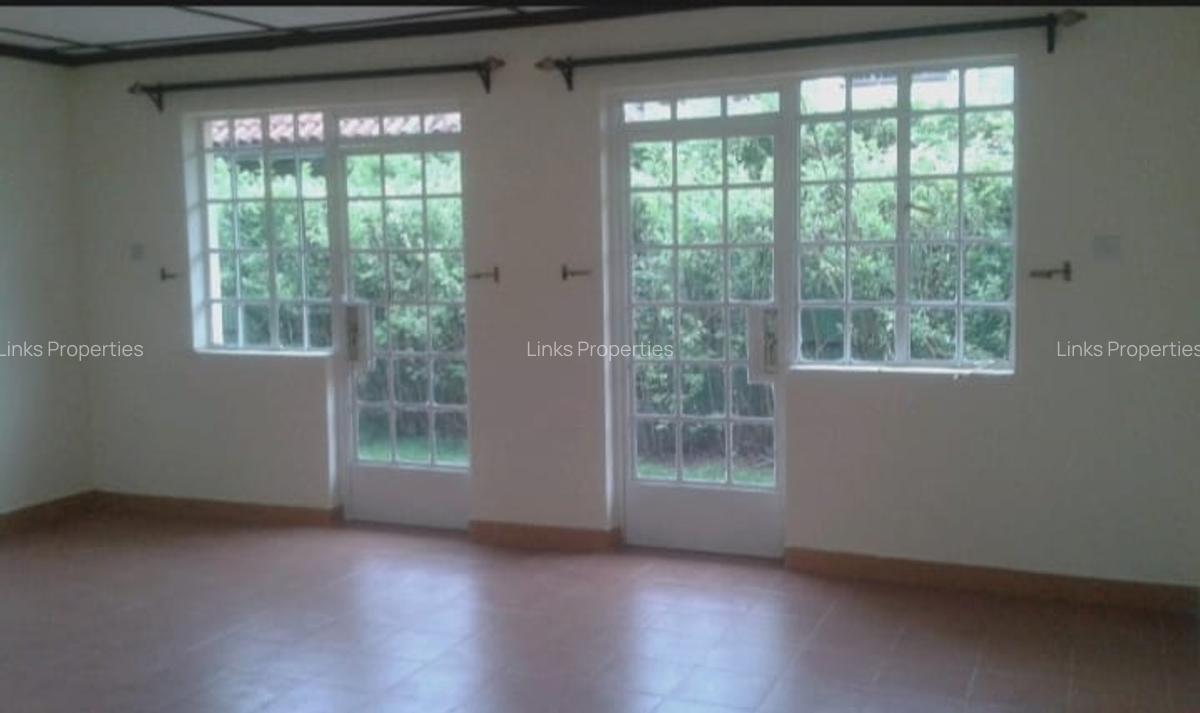 2 Bed House with En Suite at Karen Road - 8